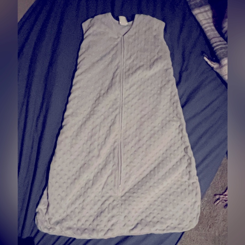 Halo Sleepsack Plushy Dot 2.5tog light gray